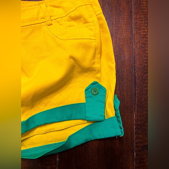 Retro Inspired Little Shorts - Picture 4 of 5